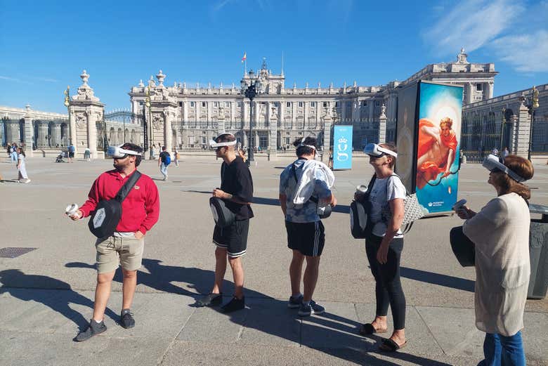 Discover the Royal Palace with virtual reality glasses