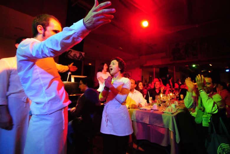Opera performance during dinner