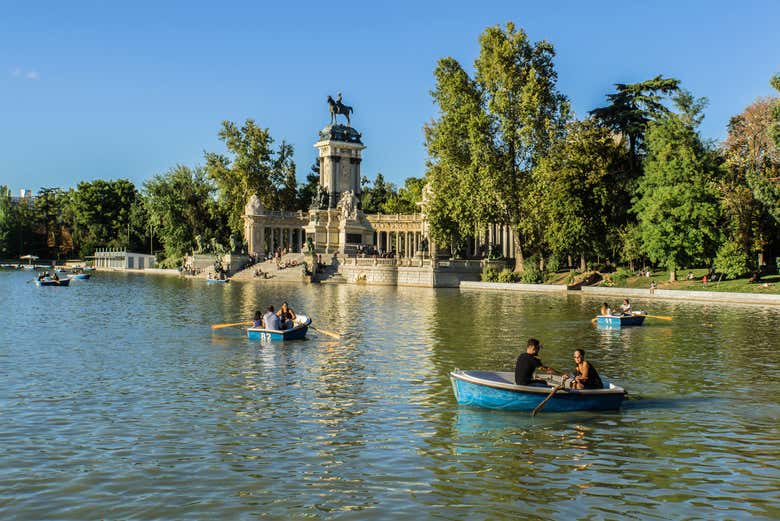 Retiro pond