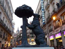 Statue of the bear and strawberry tree