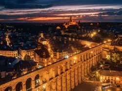 Aqueduct of Segovia lit up at night